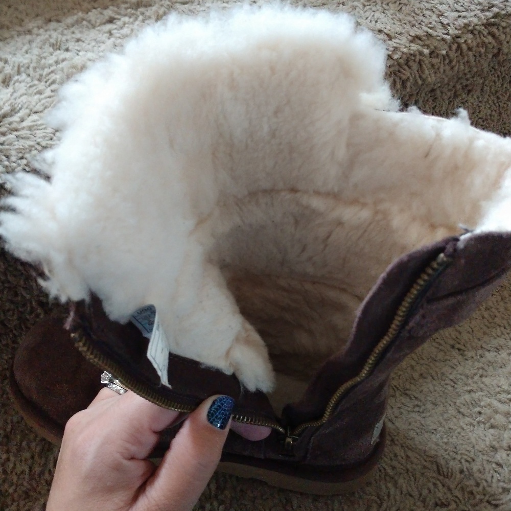 UGG Boots - Picture 3 of 6